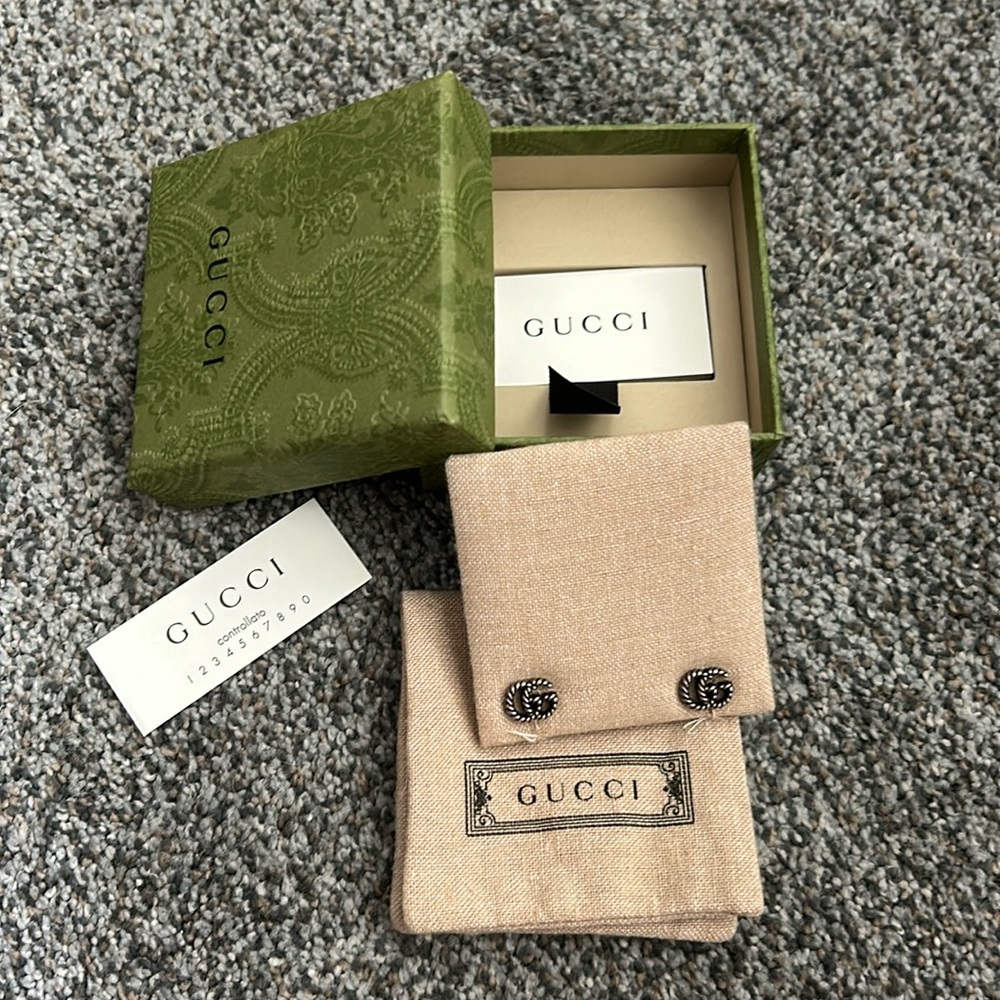 Gucci stud earrings in vintage silver - Picture 1 of 4